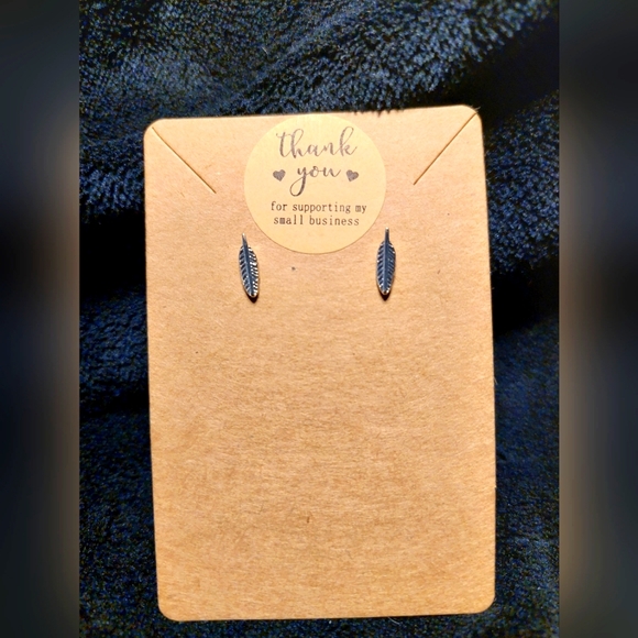 💥 3 for 15! Dainty silver tone feather earrings - Picture 3 of 3